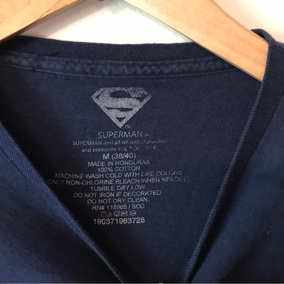 Superman T-shirt.  Men’s medium. Navy blue. Unisex - Picture 3 of 3
